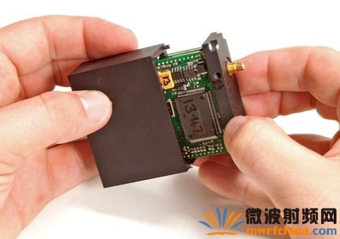 拆解FBI跟蹤器：震撼的GPS結(jié)構(gòu)