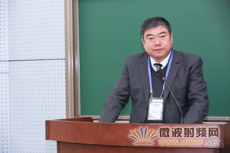 西安電子科技大學副校長、陜西省電子學會理事長楊銀堂致辭