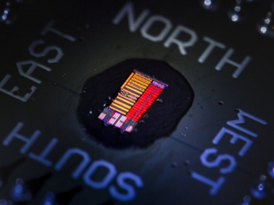美大學(xué)展示首款光子芯片 每平方毫米傳輸速度300Gbps